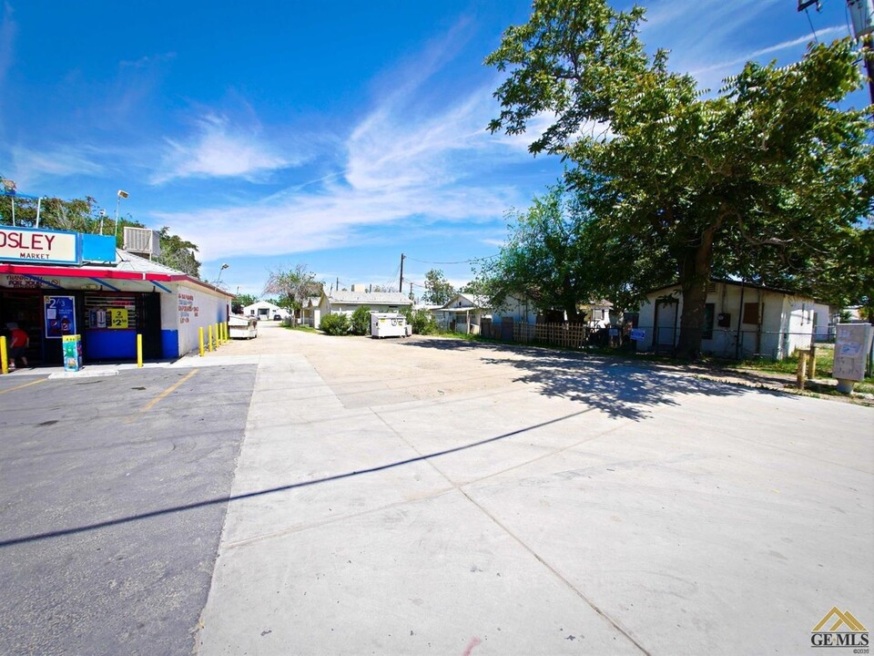 214 Beardsley Ave in Bakersfield, CA - Building Photo