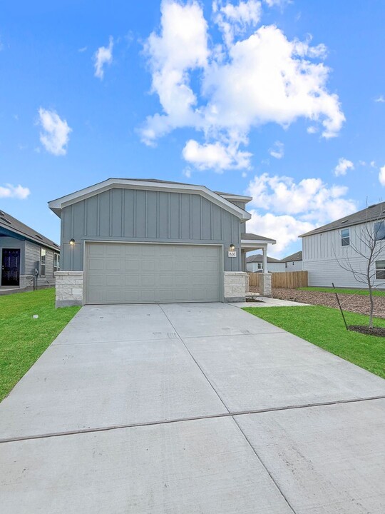 820 Heartseed Ave in New Braunfels, TX - Building Photo