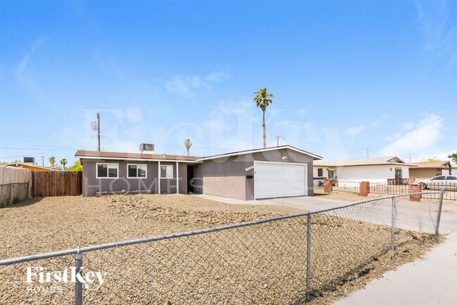 1121 Bluff Ave in North Las Vegas, NV - Building Photo - Building Photo