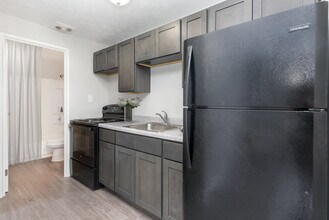 Dover Heights in Cincinnati, OH - Foto de edificio - Building Photo