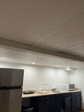 35 Pilgrim Dr, Unit 1 in Northampton, MA - Foto de edificio - Building Photo