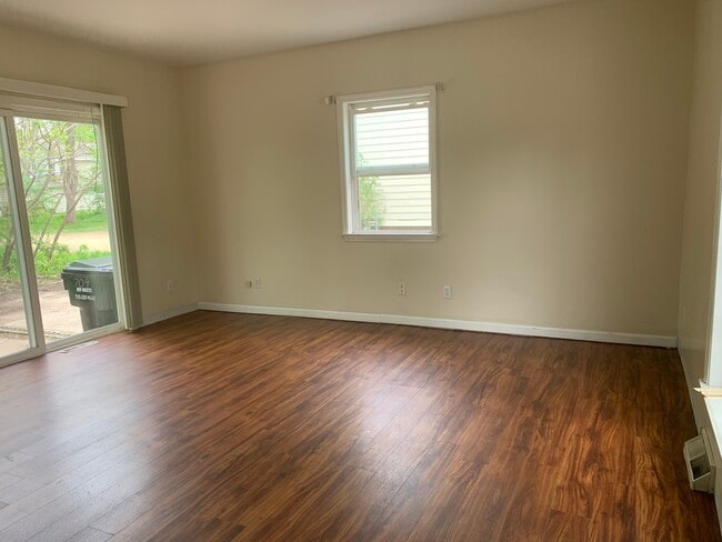 709 13th Ave E in Menomonie, WI - Building Photo - Building Photo