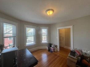 11 Belmont Sq, Unit #2 in Somerville, MA - Building Photo - Building Photo