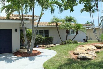 221 SE 10th St in Pompano Beach, FL - Building Photo - Building Photo