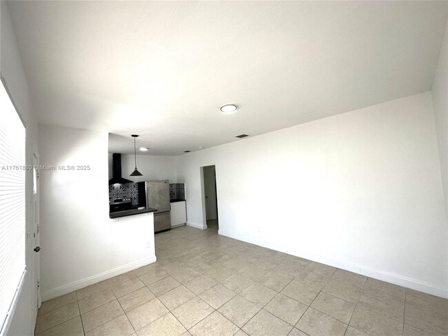 110 NE 55th St in Miami, FL - Building Photo - Building Photo