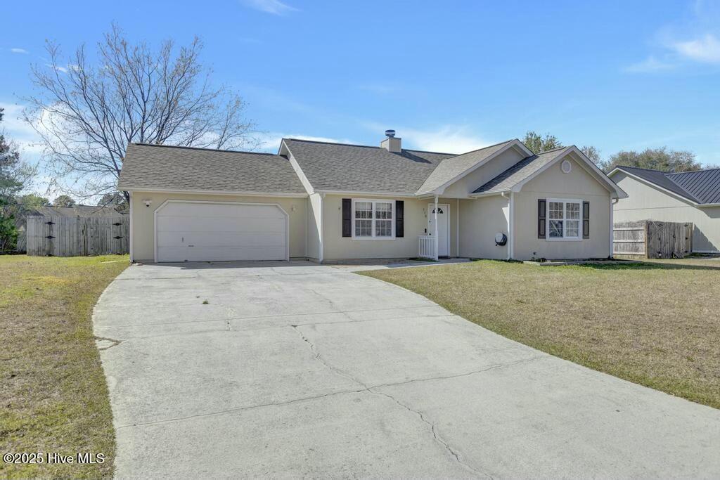 110 Foxlair Dr in Hubert, NC - Building Photo