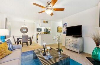 Regency Club in Baton Rouge, LA - Foto de edificio - Building Photo