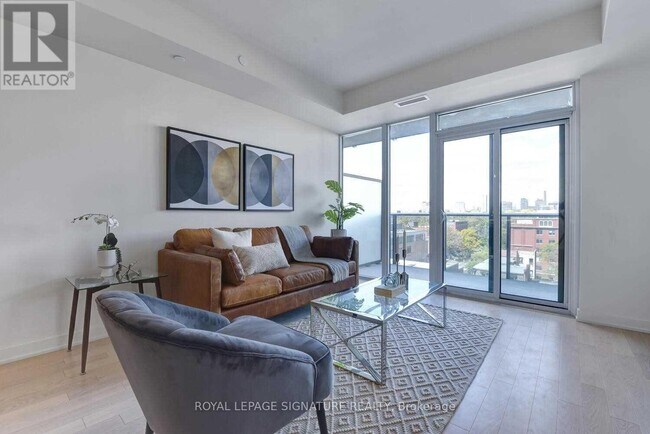 330 Richmond St W in Toronto, ON - Building Photo - Building Photo