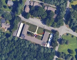 102 Boyd Dr in Flat Rock, NC - Building Photo