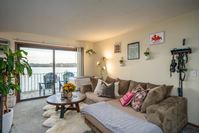 Langdon Lake Apartments in Mound, MN - Building Photo - Interior Photo