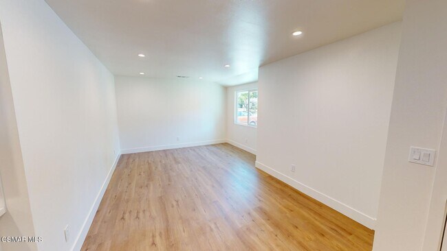 371 Calle Nogal in Thousand Oaks, CA - Building Photo - Building Photo