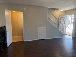 7226 Jordan Ave, Unit 4 in Canoga Park, CA - Building Photo - Building Photo