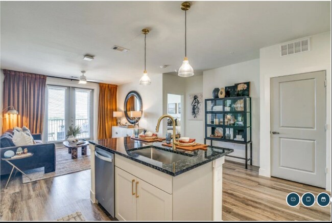 2200 E State Hwy 121, Unit 5071 in Lewisville, TX - Foto de edificio - Building Photo