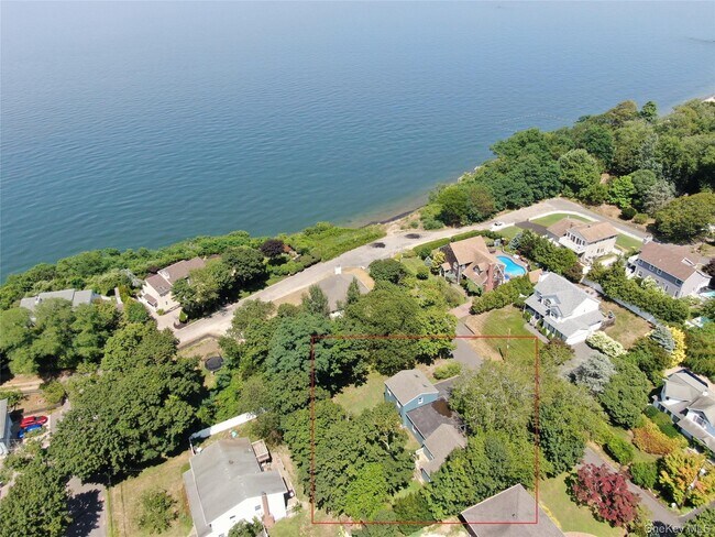 56 Deer Dr in Sound Beach, NY - Building Photo - Building Photo