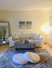 4374 Hillview Dr, Unit B in Malibu, CA - Building Photo - Building Photo