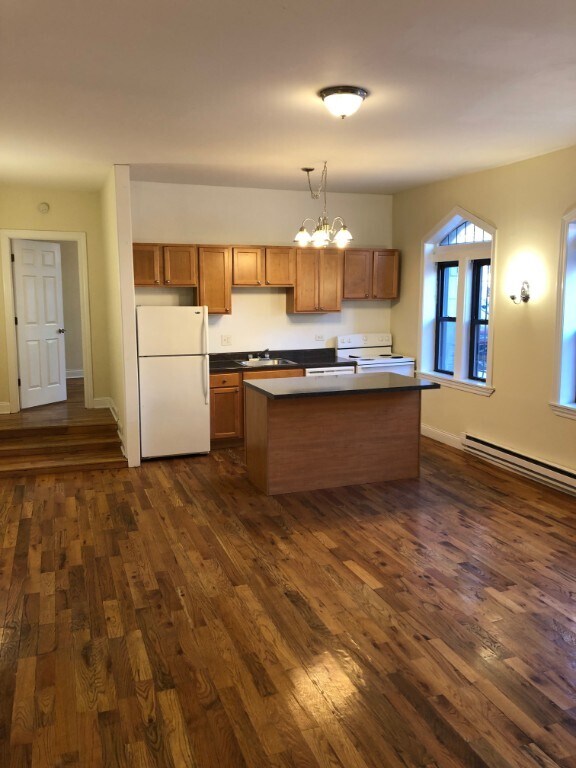 645 W Barry Ave, Unit 105 in Chicago, IL - Building Photo - Building Photo
