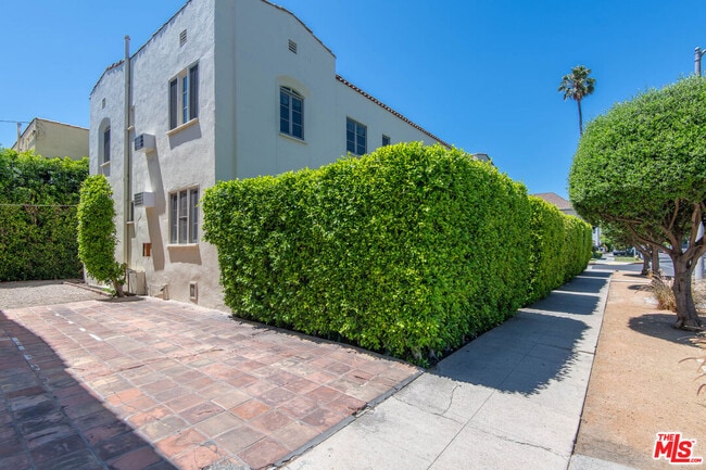 7714 Rosewood Ave in Los Angeles, CA - Building Photo - Building Photo