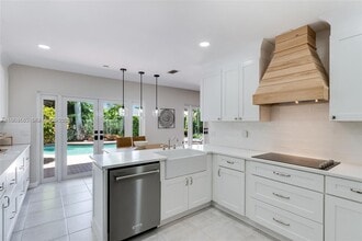 2011 NE 211th St in Miami, FL - Building Photo - Building Photo