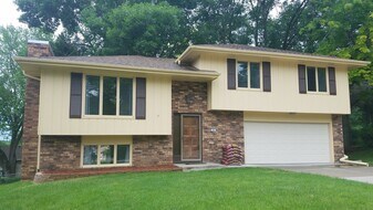 2 Decatur Cir in Council Bluffs, IA - Building Photo
