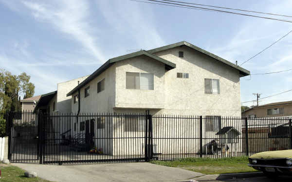 387 S Avenue 59 in Los Angeles, CA - Foto de edificio - Building Photo