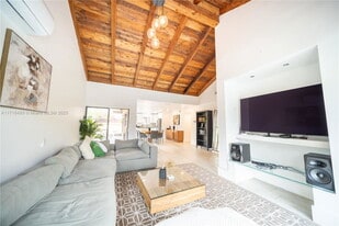 20429 NE 10th Ct Rd in Miami, FL - Building Photo