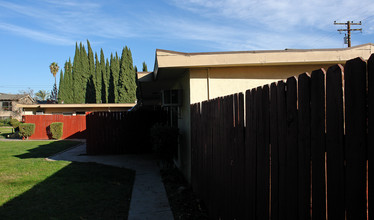 1806 W Sallie Ln in Anaheim, CA - Building Photo - Building Photo