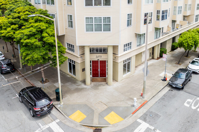 2075 Sutter St in San Francisco, CA - Foto de edificio - Building Photo