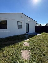 7330 SW 11th St in Miami, FL - Building Photo
