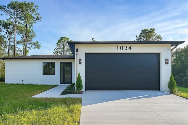 1034 Alcalde St E in Lehigh Acres, FL - Building Photo - Building Photo