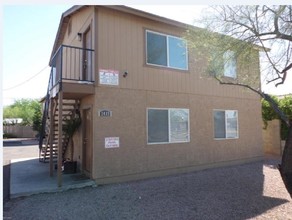 Western Arms Apartments in Phoenix, AZ - Building Photo - Building Photo