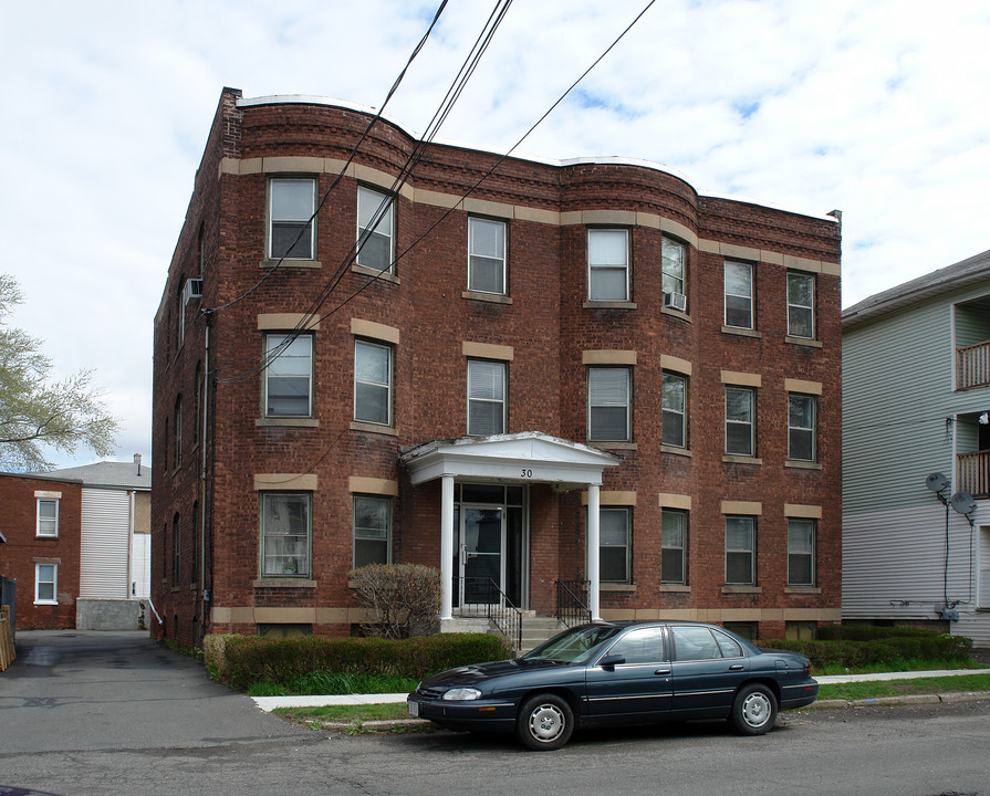 30 Nassau St in Chicopee, MA - Building Photo