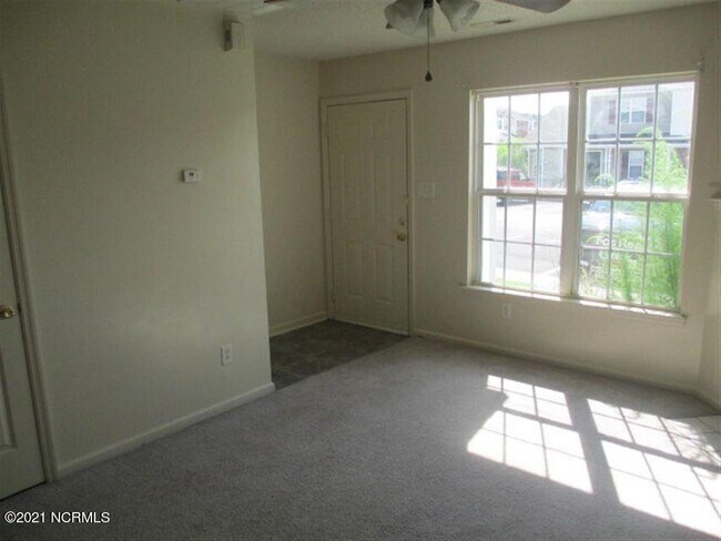 104 Pinegrove Ct photo'