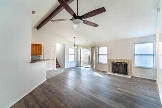 2802 Bridge Lake Dr in Irving, TX - Building Photo - Building Photo
