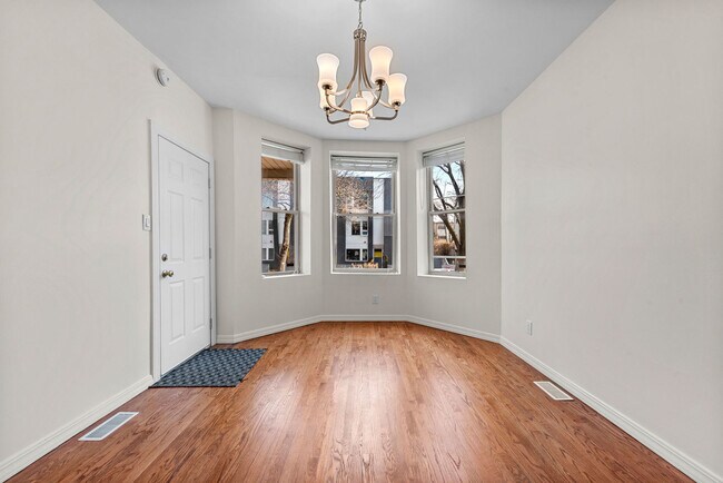 2630 N Hamlin Ave in Chicago, IL - Building Photo - Building Photo