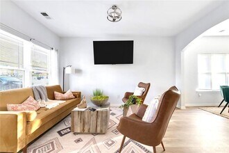 56 Holly Rd NW in Atlanta, GA - Building Photo - Building Photo