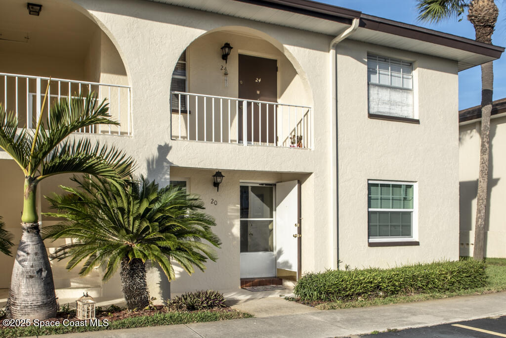 1057 Small Ct in Indian Harbour Beach, FL - Building Photo