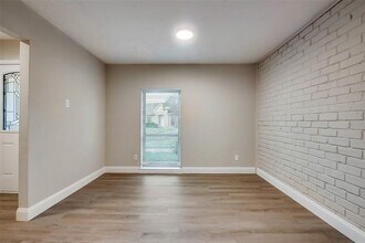 30 W Mountain Creek Dr in Grand Prairie, TX - Building Photo - Building Photo