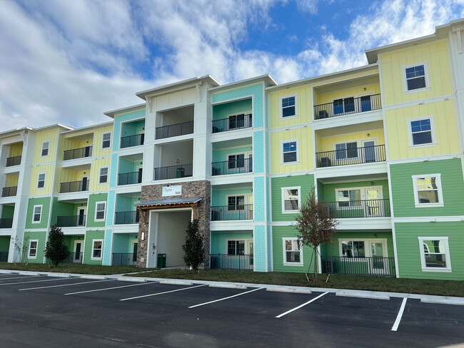 Grand Oak Apartments in Largo, FL - Foto de edificio - Building Photo