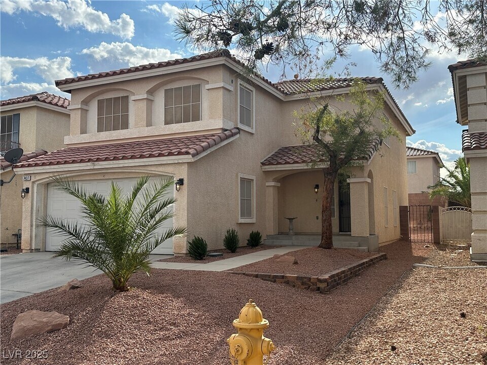 7437 Treasure Chest St in Las Vegas, NV - Building Photo
