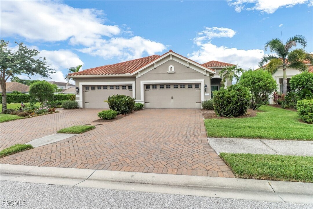 4253 Watercolor Way in Ft. Myers, FL - Building Photo