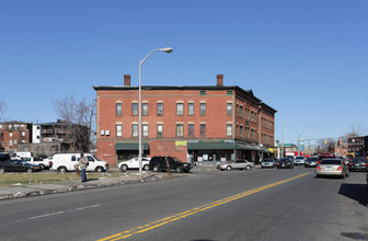 161-177 Albany Ave in Hartford, CT - Foto de edificio - Building Photo