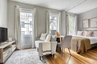 53 Leroy St in New York, NY - Building Photo