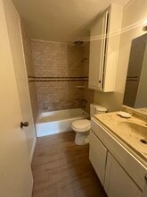 24370 Newhall Ave in Newhall, CA - Building Photo - Building Photo