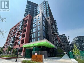 8 Tippett Rd in Toronto, ON - Building Photo - Building Photo