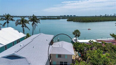 9033 Midnight Pass Rd in Sarasota, FL - Building Photo - Building Photo
