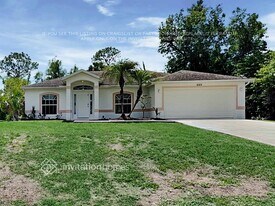 6915 Glacier Ave in North Port, FL - Building Photo