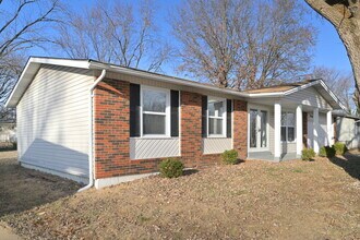 2014 Mantilla Ln in Florissant, MO - Foto de edificio - Building Photo