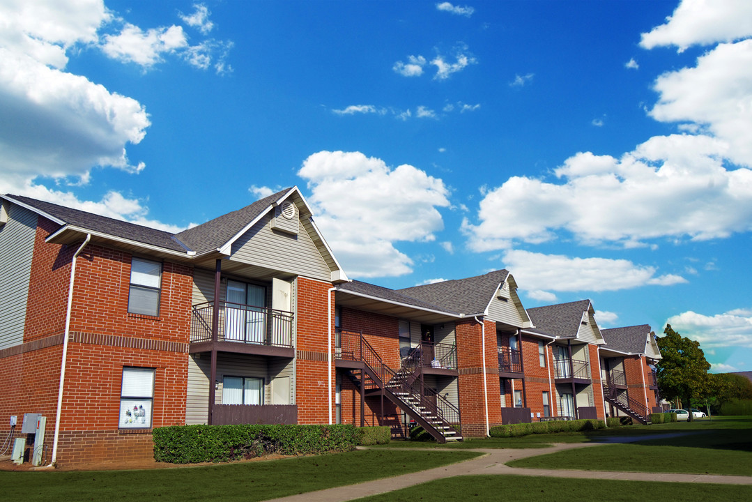 Coffee Creek Apartments in Edmond, OK - Building Photo