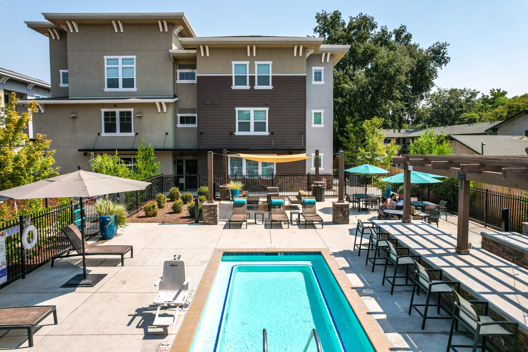 Cedar Flats in Chico, CA - Building Photo