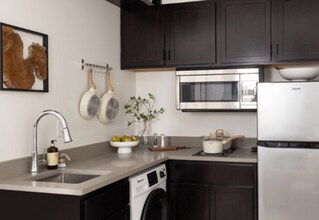 2950 Summit St-Unit -Bldg 1 Apt 10 in Kansas City, MO - Foto de edificio - Building Photo